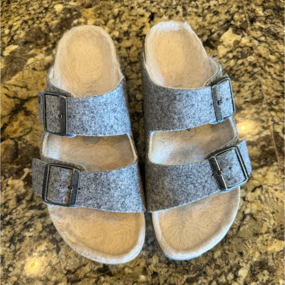 Birkenstock Size 37 Light Gray Arizona Happy Lamb Sandal - Picture 1 of 6